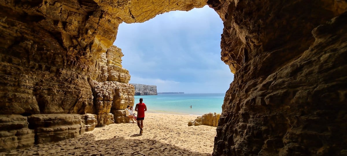 Un algar en Praia do Beliche Un algar en Praia do Beliche