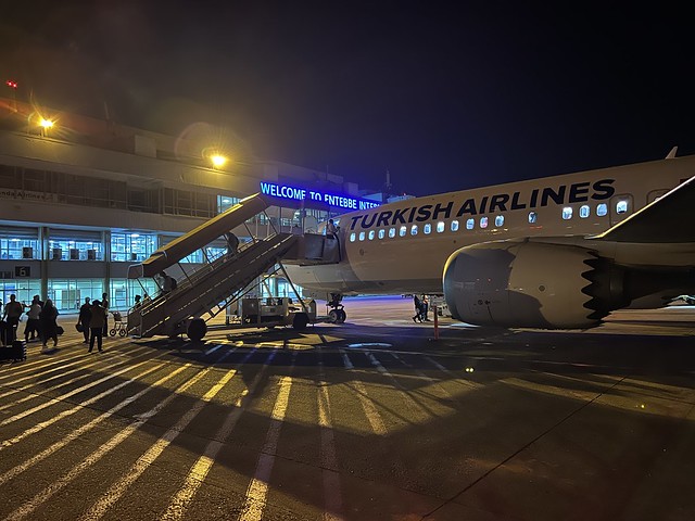 Avión de Turkish Airlines en el aeropuerto internacional de Entebbe (Uganda)