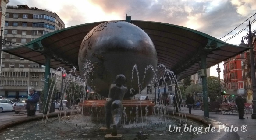 Fuente y marquesina de la Plaza de España