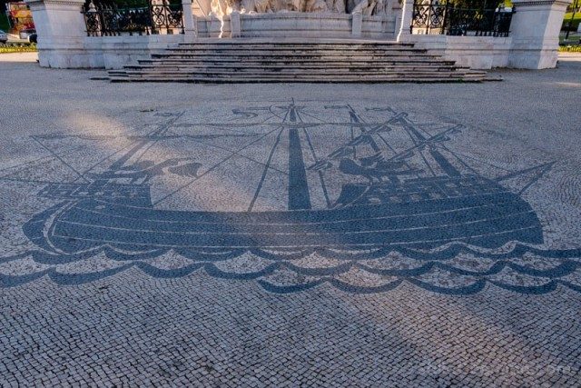 Que Hacer Ver En Lisboa Barca Cuervos