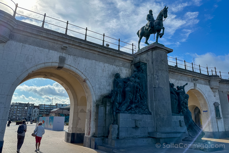 Ostende Paseo Maritimo Alberto Gaper Estatua Leopoldo II