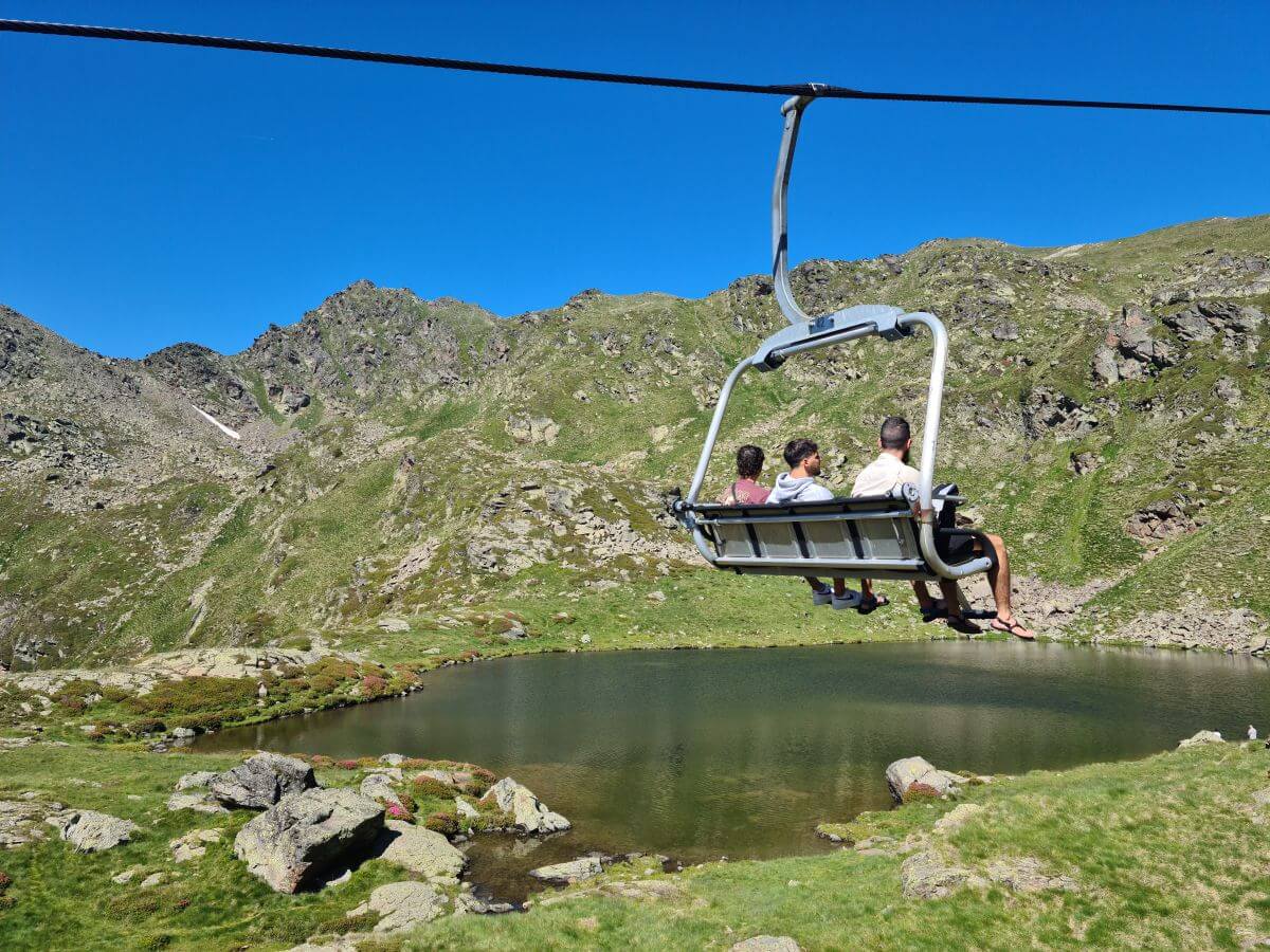 El telesilla, la forma más rápida de llegar al Mirador Solar de Tristaina