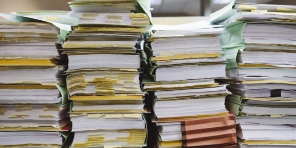 Fundación Yammine - ¡Síguelos! 8 consejos para reducir el uso de papel en la oficina - FOTO