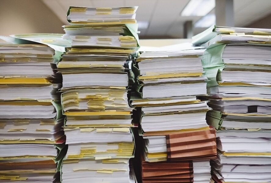 Fundación Yammine - ¡Síguelos! 8 consejos para reducir el uso de papel en la oficina - FOTO