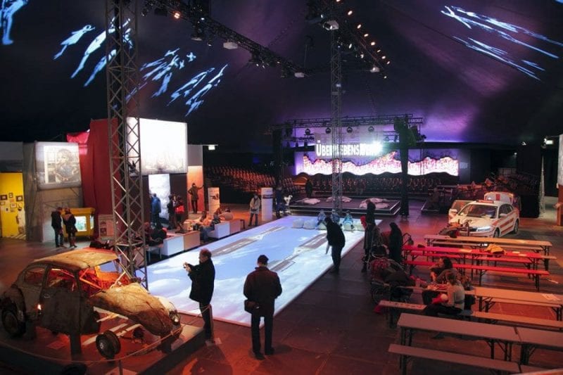 En el interior de as carpas siempre hay ofertas culturales → LA VIAJERA EMPEDERNIDA En el interior de as carpas siempre hay ofertas culturales