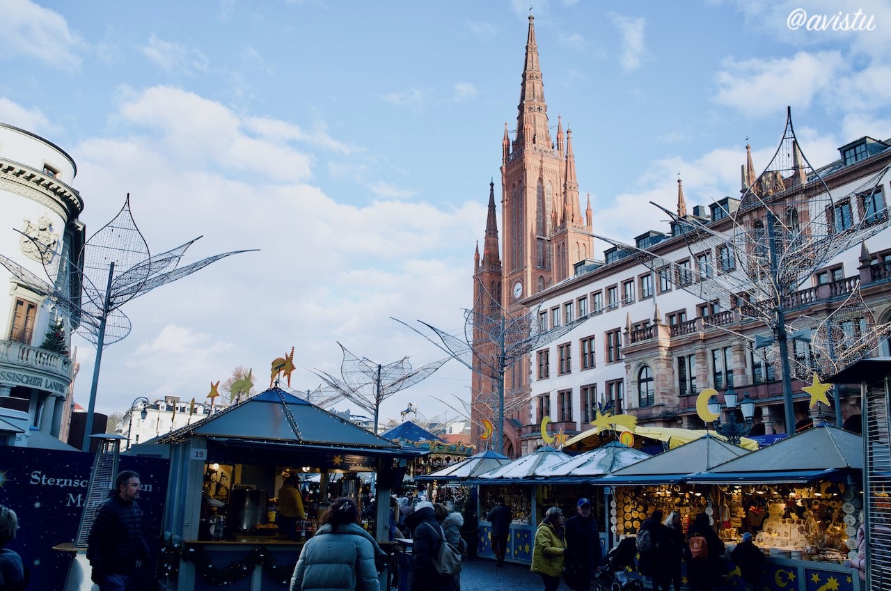 Puestos del Mercado de Navidad de Wiesbaden, Alemania [(c)Foto: @avistu]