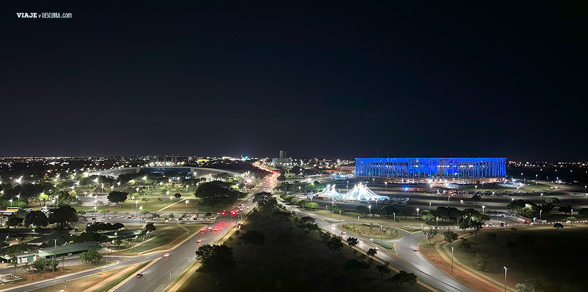 Brasilia de noche desde la terraza del hotel B brasilia