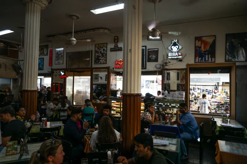que hacer en Bombay Café