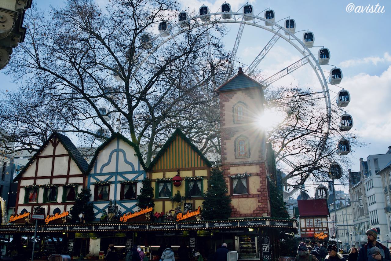 Noria en el Mercado de Navidad de Wiesbaden, Alemania [(c)Foto: @avistu]