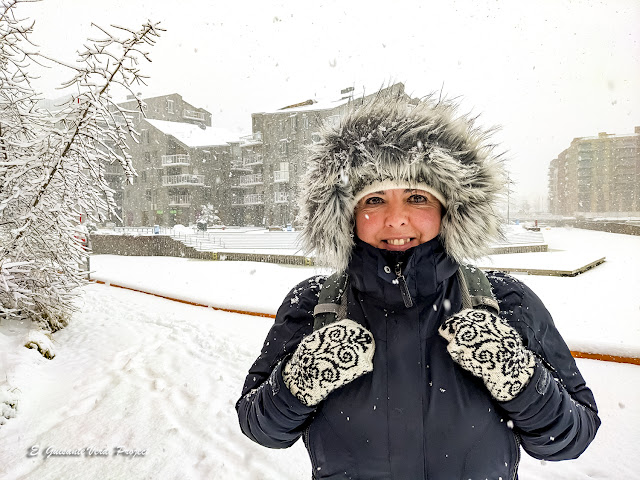 Maribel bajo la nevada en Oslo, por El Guisante Verde Project