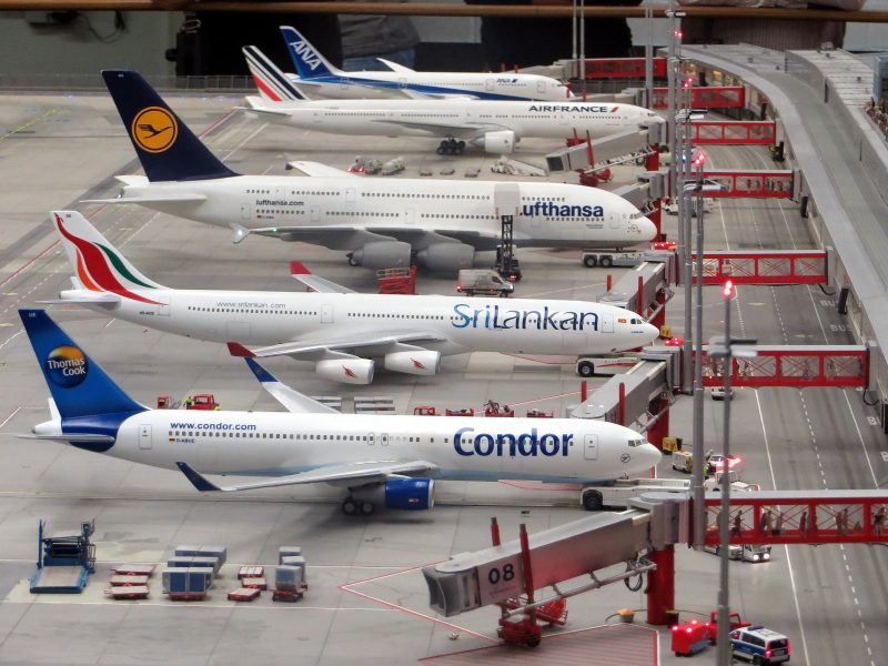 aviones → LA VIAJERA EMPEDERNIDA