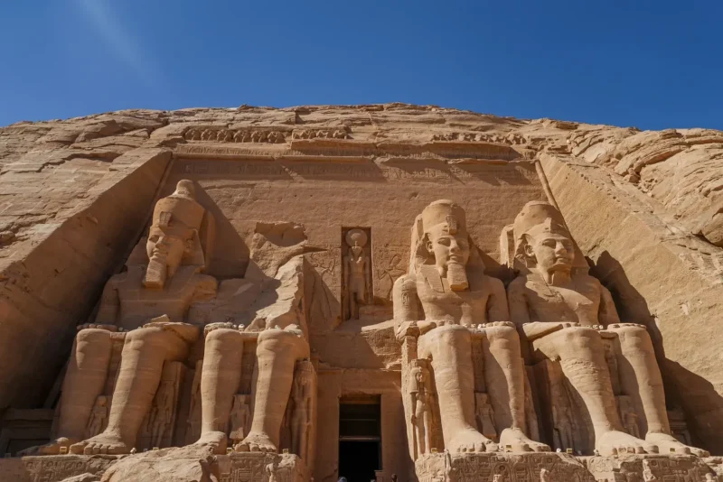 cuanto cuesta viajar a Egipto El Templo de Ramsés II en Abu Simbel