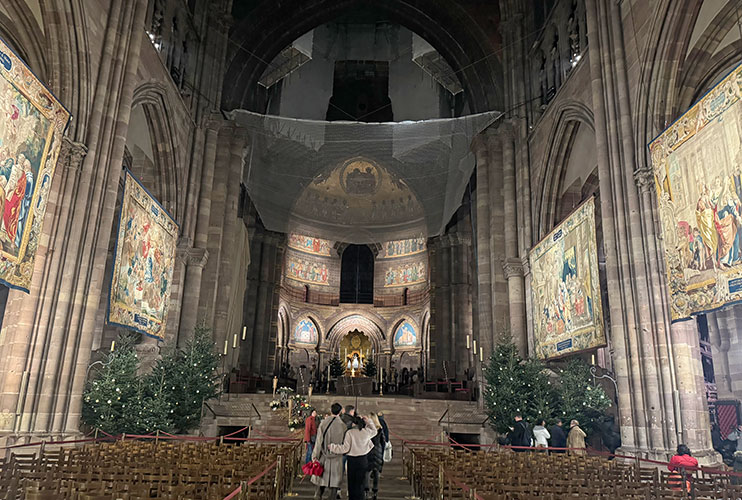 Interior de la Catedral Notre Dame de Estrasburgo