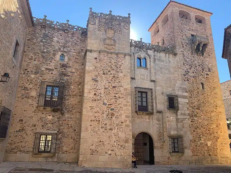 Palacio de los Golfines de abajo