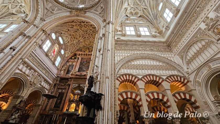 Interior de la Catedral y la integración con la mezquita