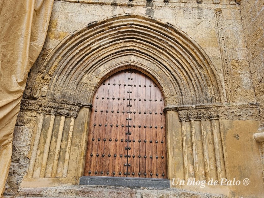 Portada medieval de Santa Marina