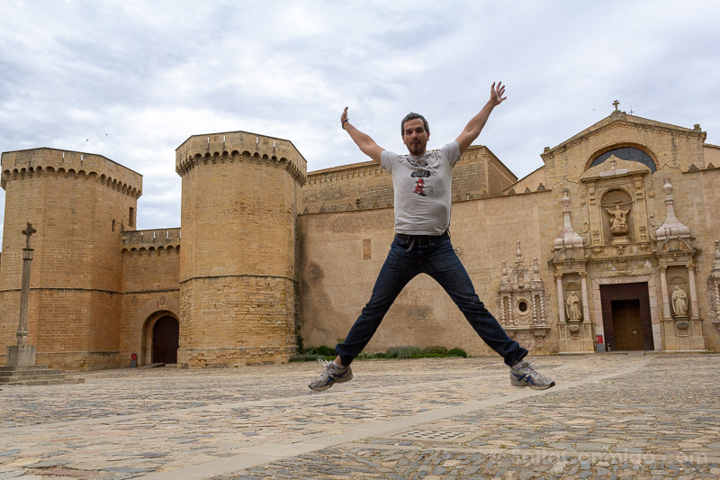 Monasterio de Poblet Exterior Salto