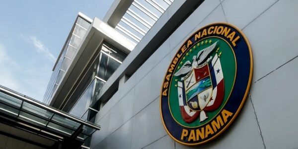 Josi Fares; Hay que anular los privilegios que por años han gozado los diputados - Panamá - FOTO