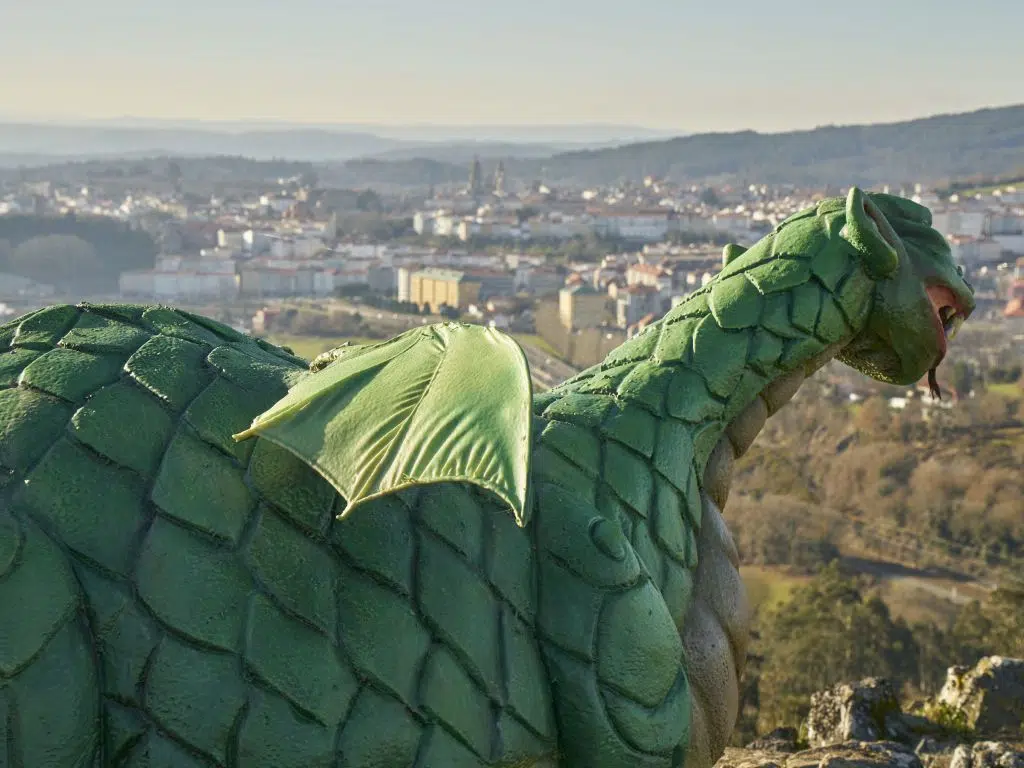 La figura de A Coca, en la Senda Mitológica del Monte Viso (Santiago de Compostela).
