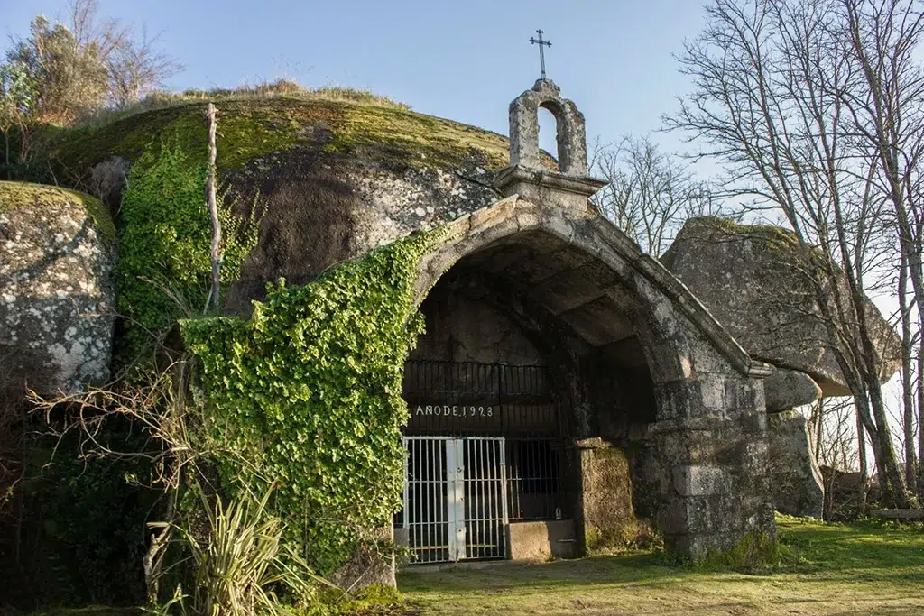 Capilla de la Asunción del monte Castelo, en Salvaterra de Miño (Galicia).