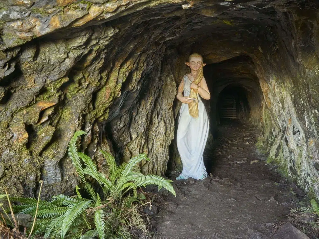 Figura de As Mouras, en la Senda Mitológica del Monte Viso (Santiago de Compostela).