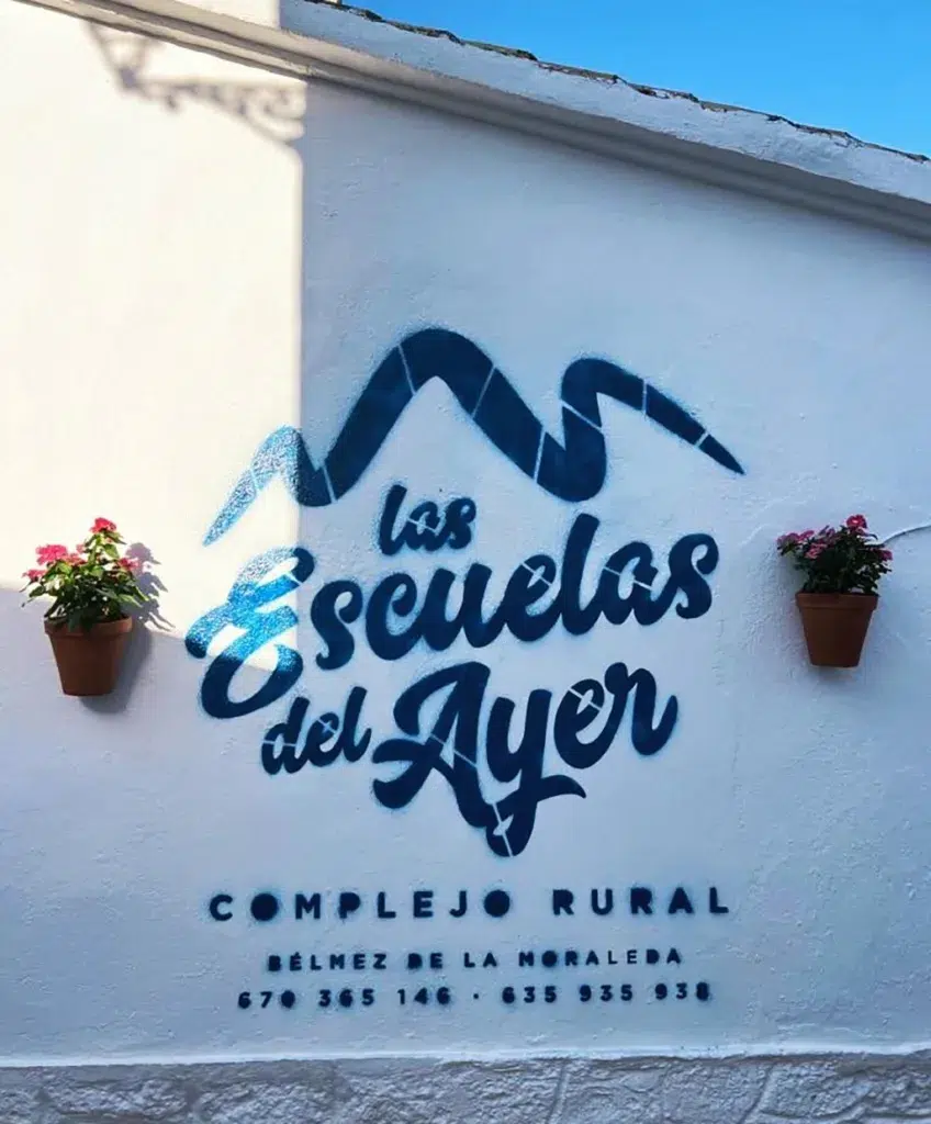 Detalle de las Escuelas del Ayer, en Bélmez de la Moraleda (Jaén).