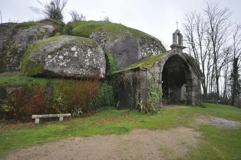 Capilla de la Asunción del monte Castelo, en Salvaterra de Miño (Galicia).