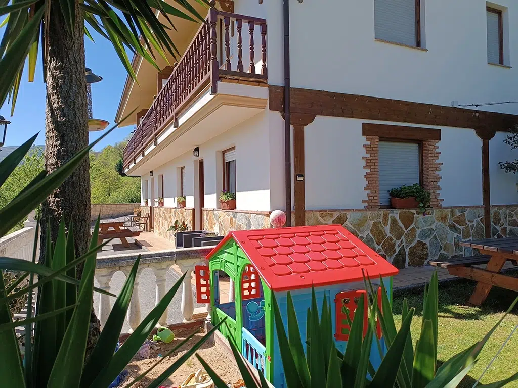 Apartamentos La Escuela en Corvera de Toranzo (Cantabria).