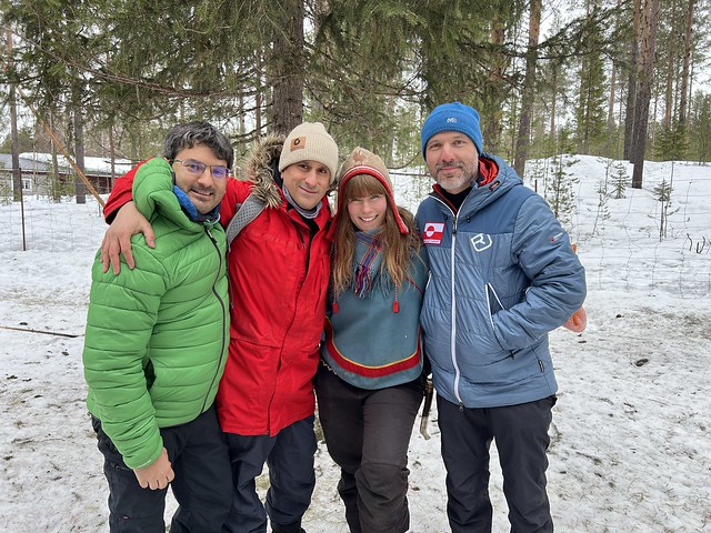 Parte del equipo junto a una sami en Laponia