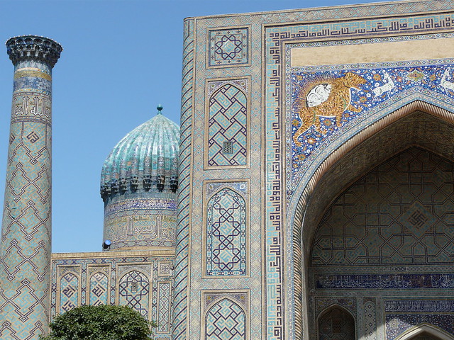 Detalle de la Plaza del Registán de Samarkanda