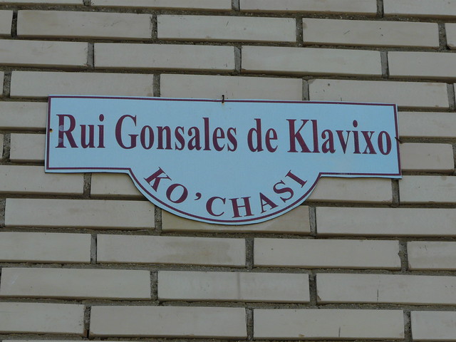 Placa de la calle dedicada a Ruy González de Clavijo en Samarkanda (Uzbekistán)