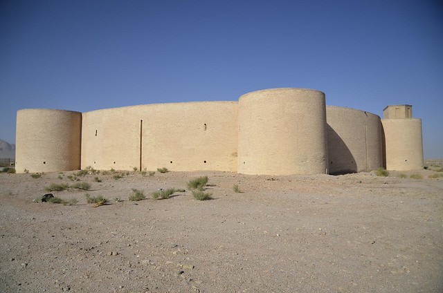 Exterior de un caravasar en Persia