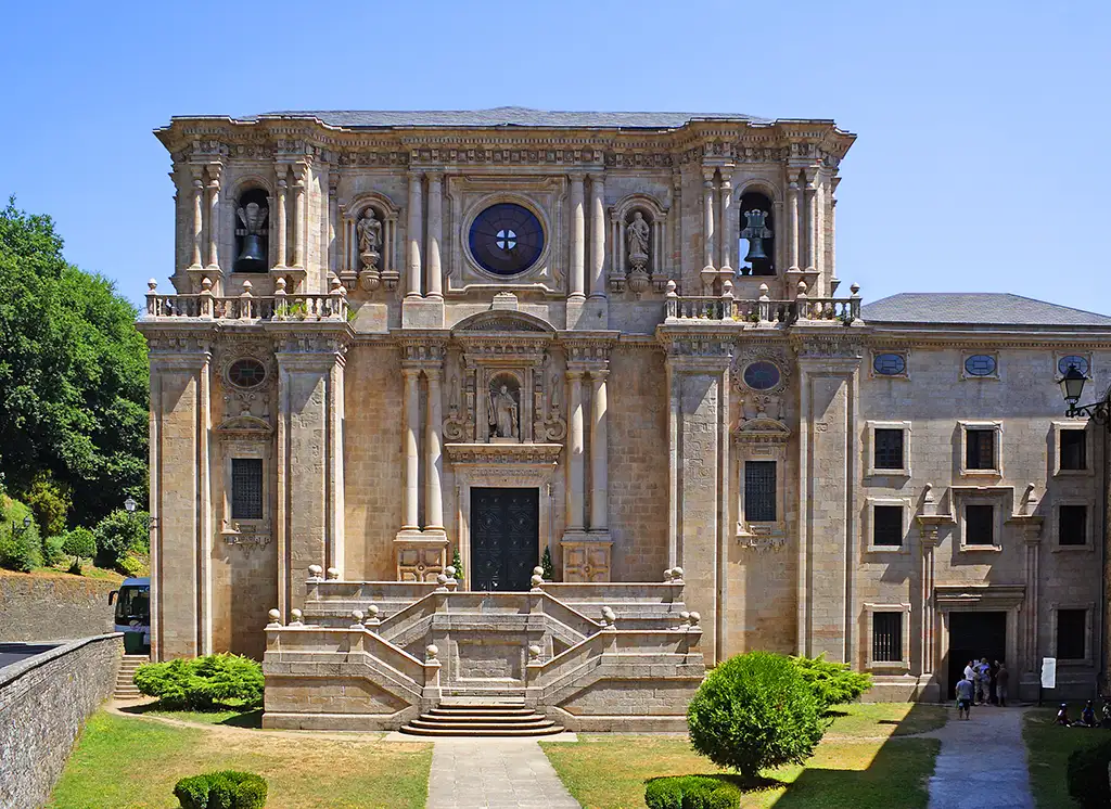 Iglesia de Samos, Lugo, en el Camino de Santiago francés