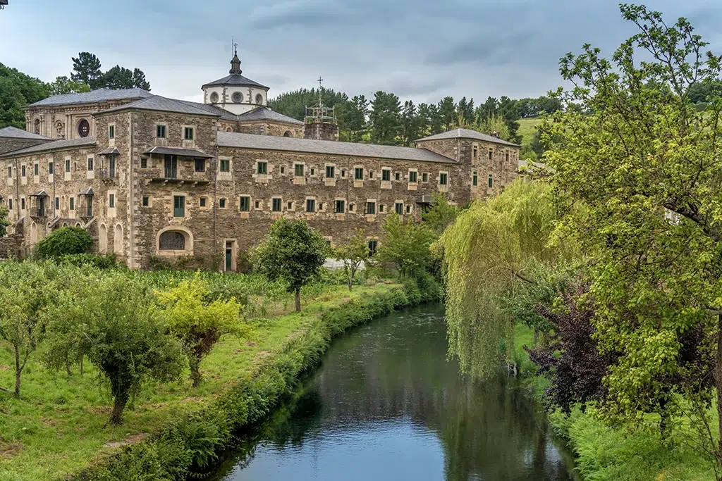 Real abadía de Samos, en el Camino de Santiago Francés