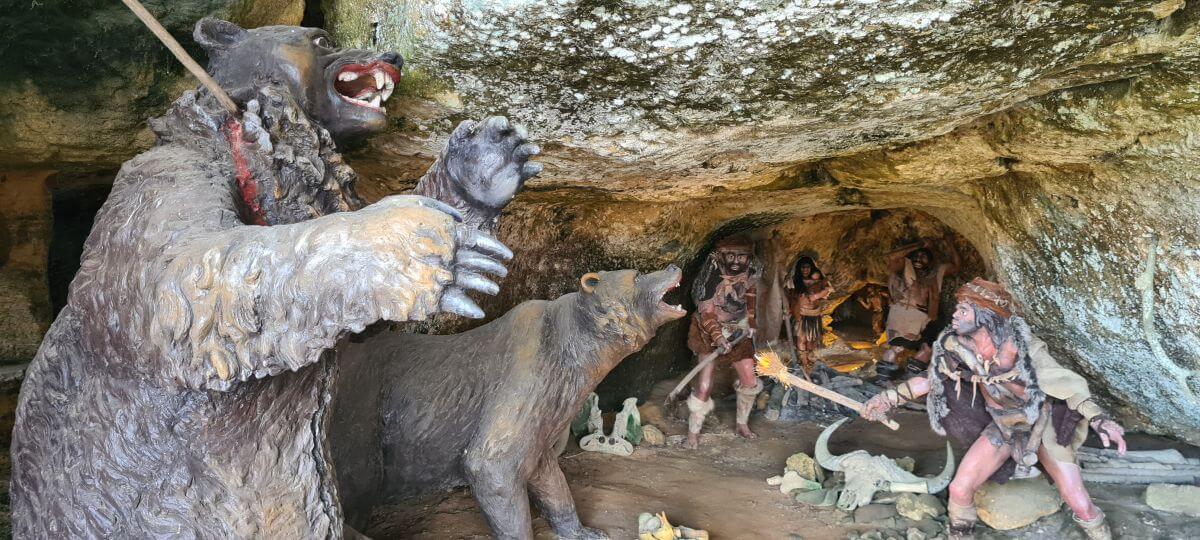 Descubriendo el pasado Neandertal de la Roque Descubriendo el pasado Neandertal de la Roque