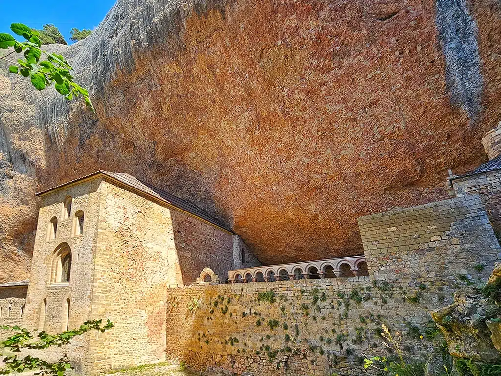 Monasterio de San Juan de la Peña, en el Camino de Santiago francés comenzando en Somport