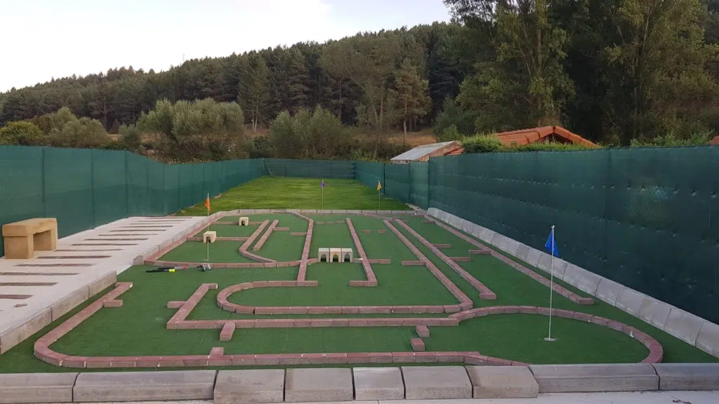 Casas rurales con minigolf: Río Lobos I y II, en San Leonardo de Yagüe (Soria).