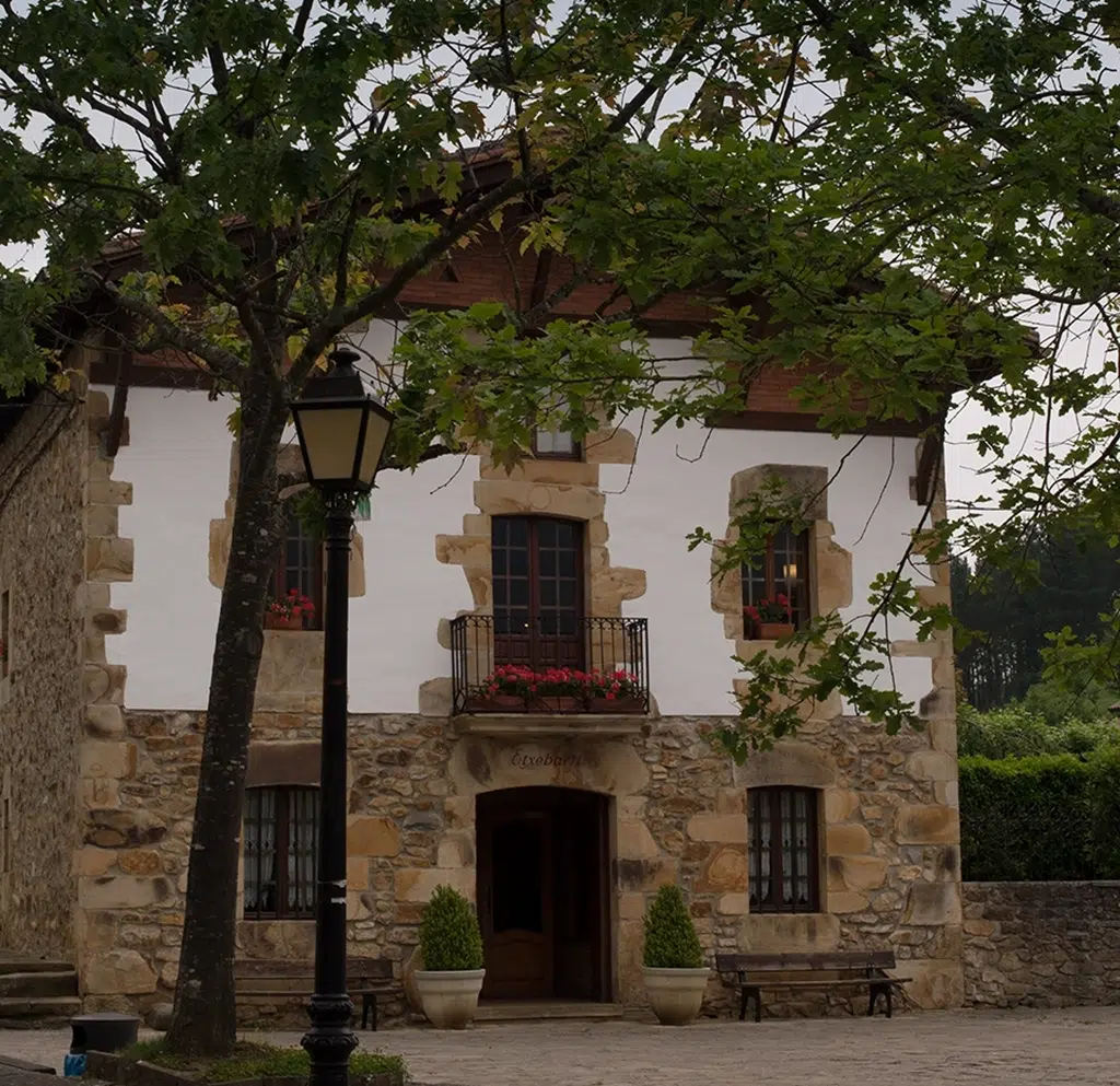 El asador Etxebarri, en Axpe (Vizcaya), uno de los pioneros en los pueblos pequeños con estrella Michelín.