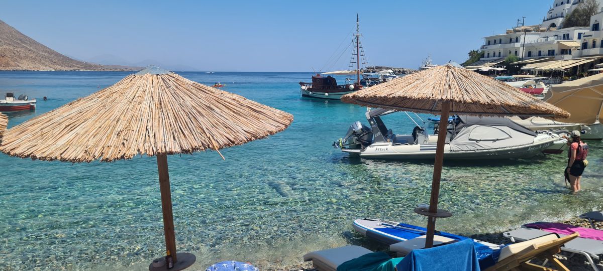 Aguas transparentes y casas blancas