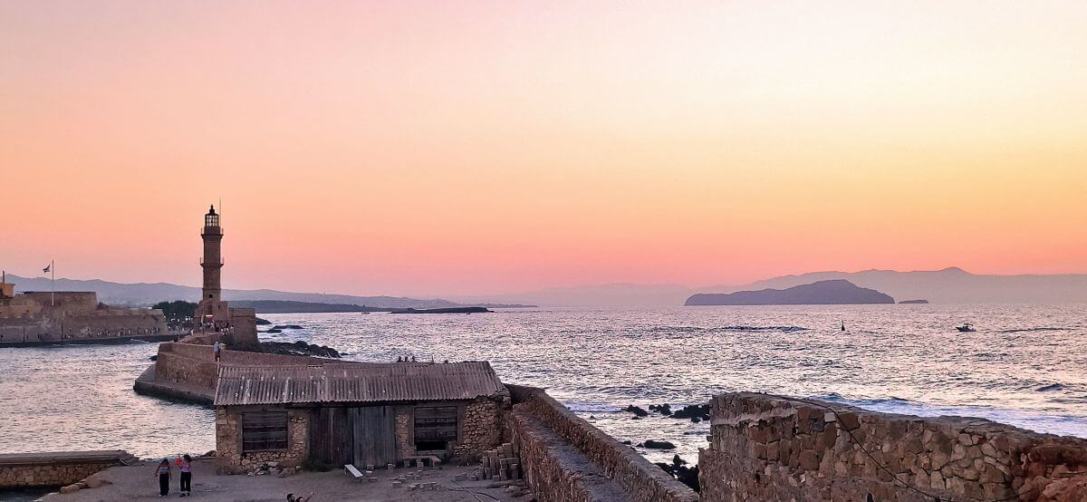 Atardecer mágico en el puerto de Chania Atardecer mágico en el puerto de Chania