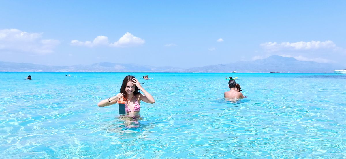 Bañarse en aguas azul turquesa transparentes Bañarse en aguas azul turquesa transparentes