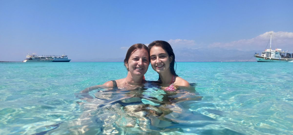 Felices en el paraíso de Chrissi Felices en el paraíso de Chrissi