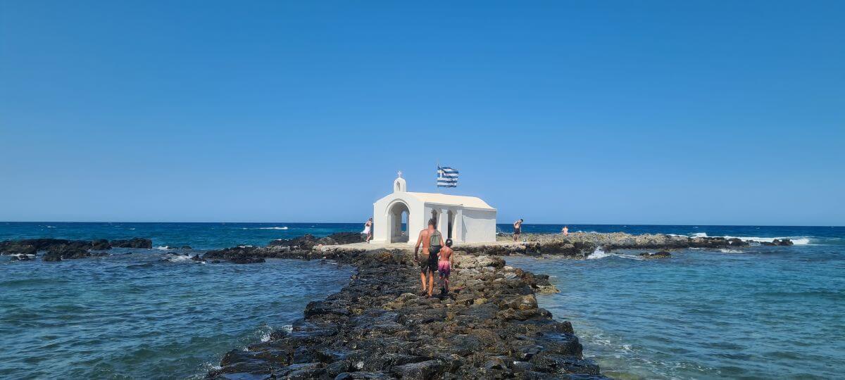 La capilla en el mar de Georgiopouli La capilla en el mar de Georgiopouli