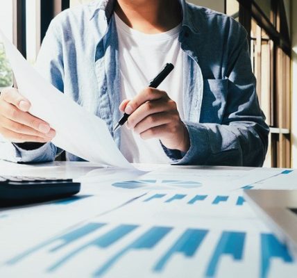 Luis Alberto Pérez González - Blindando el Futuro Económico Familiar; Claves para Realizar un Análisis de Riesgos Financieros en el Hogar - FOTO