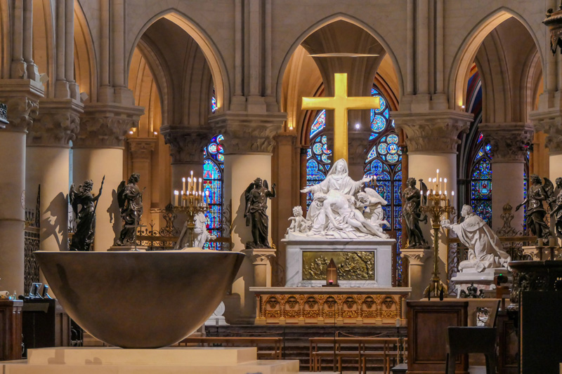 Interior de Notre Dame tras las reparaciones