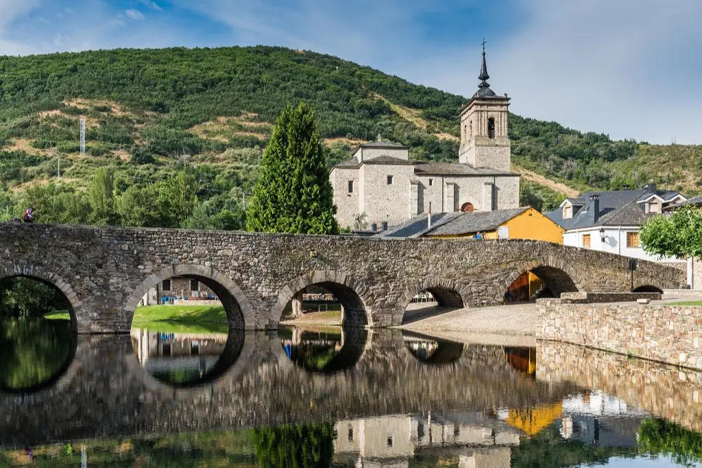 Puente de Molinaseca (León)
