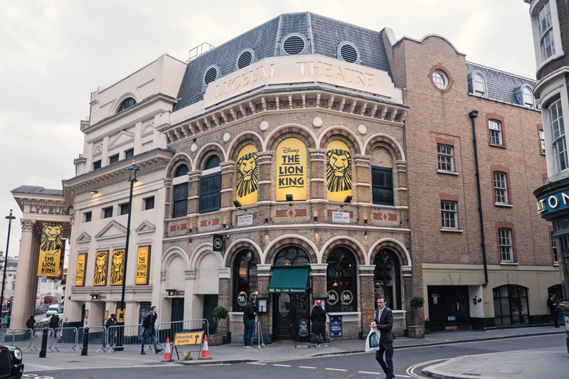 La mayoría de los espectáculos en Londres tienen lugar en los teatros del distrito de West End