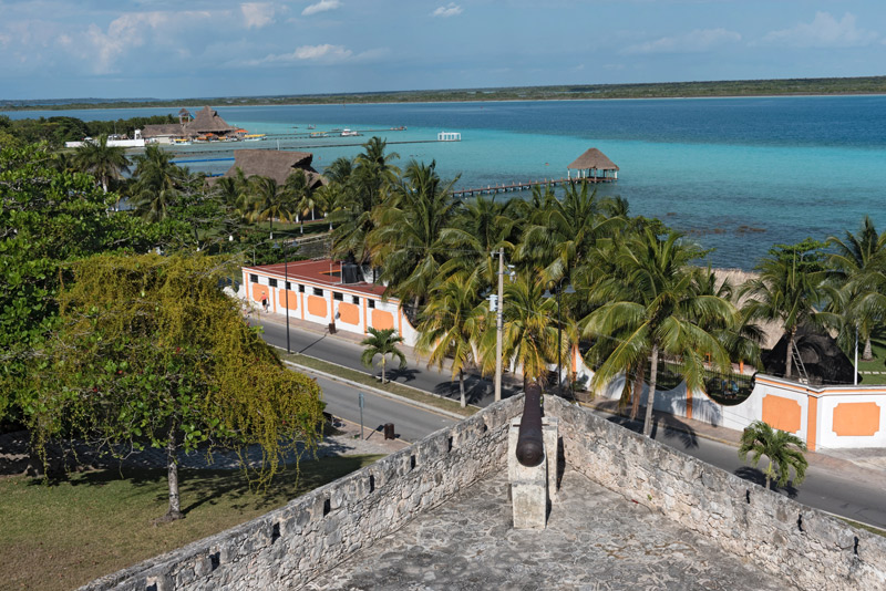 Vistas de la Laguna de Bacalar desde el Fuerte de San Felipe de Bacalar
