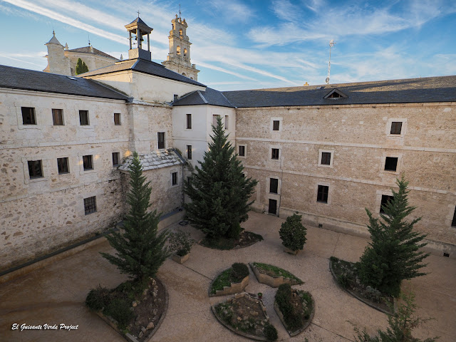 Monasterio de la Vid, patio habitaciones, por El Guisante Verde Project