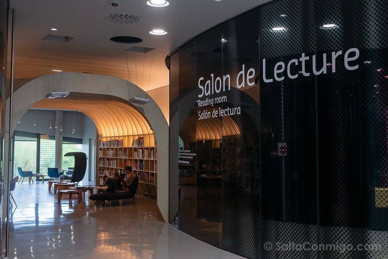 Cite du Vin de Burdeos Biblioteca